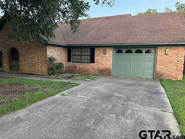 1st image of 107 Villa Dr