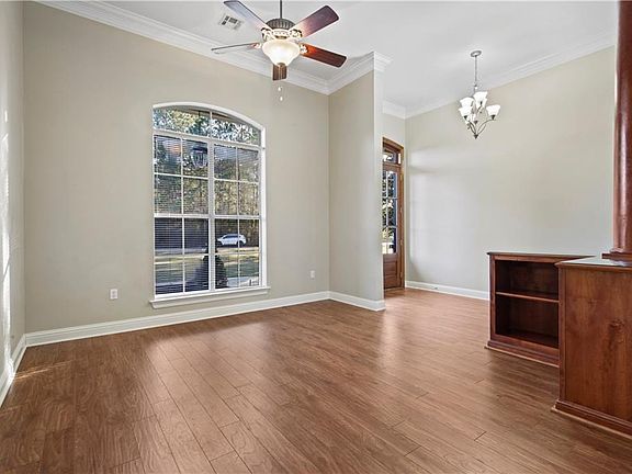 4th image of 264 Thornwood Dr