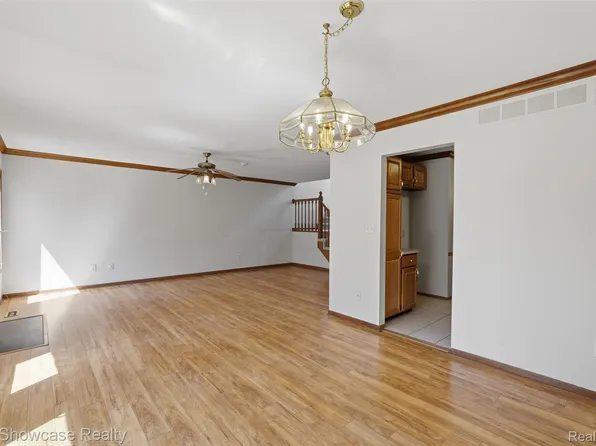 42289 Saratoga Cir #8, Canton, MI 48187