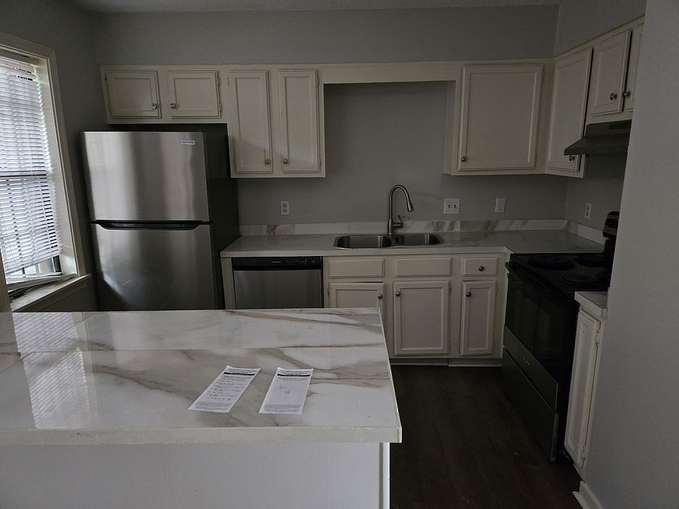 1st image of 669 Cameron Dr