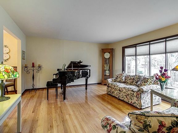 4th image of 8413 Shagbark Ct