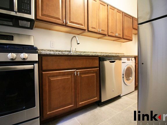 2nd image of 217 Haven Ave APT 2D