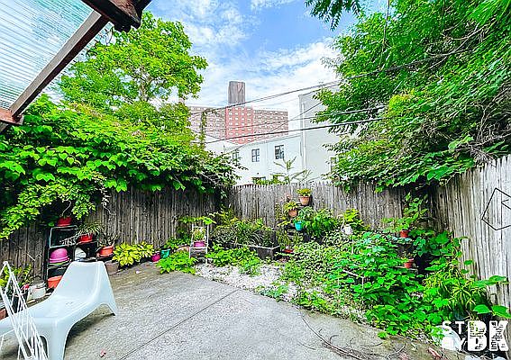 1st image of 320 Hart St #1
