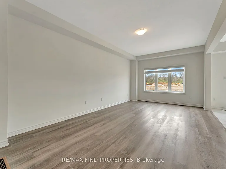 21 Dennis Ave — Photo 8