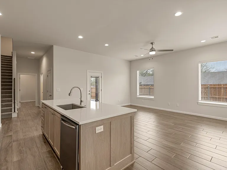 624 N Cedar Ave — Photo 8