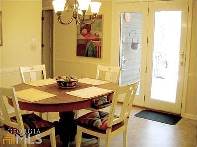 sunny eat in breakfast area