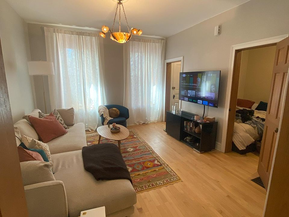 1st image of 2128 W Schiller St APT 1F