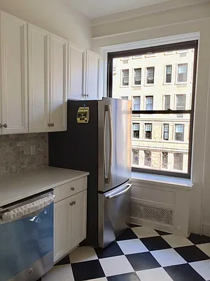 Rented by Siderow Residential Group | media 15