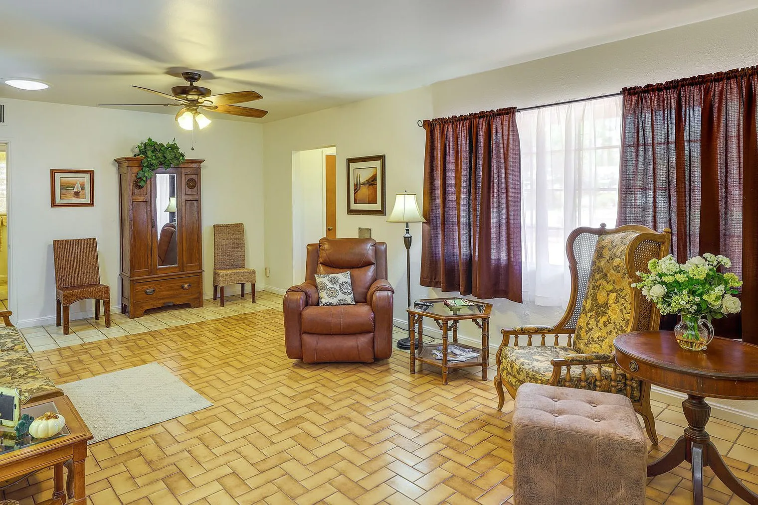 2 bed, 1.0 bath, 1291 sqft, $3,451 — Photo 1