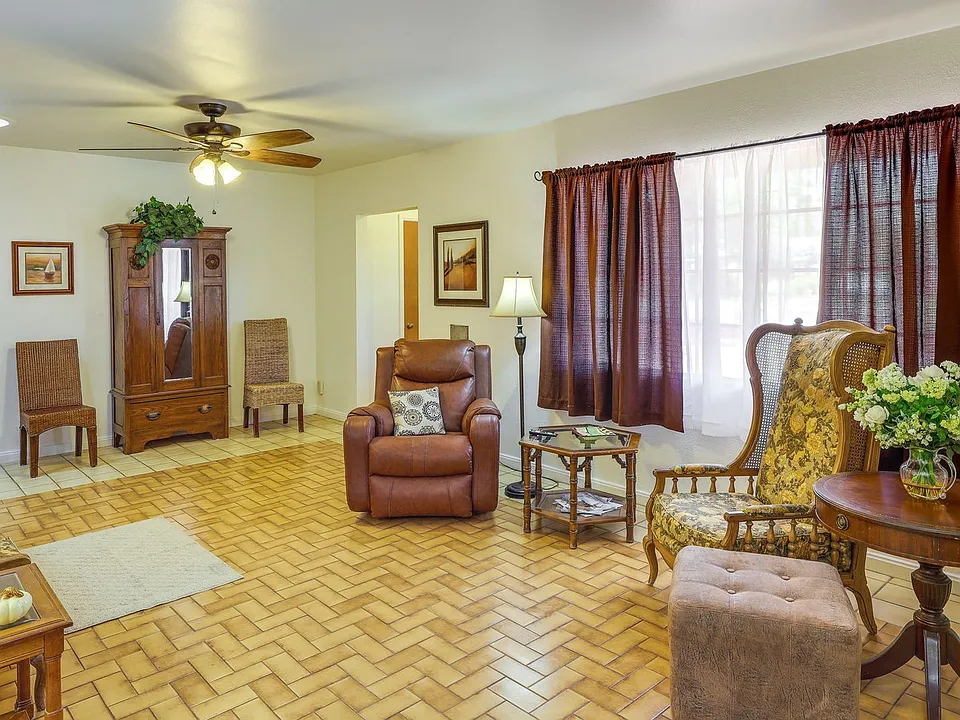 331 W Windsor Ave #ID1546369P