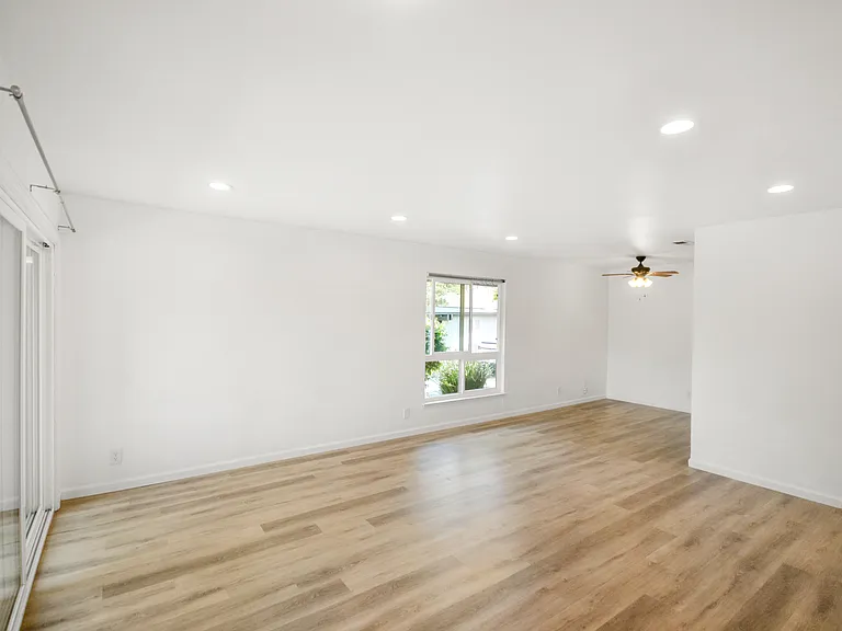 5013 Pine Tree Ter — Photo 1