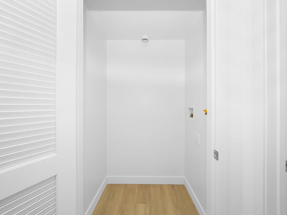 1st image of 14825 Delano St #11054150