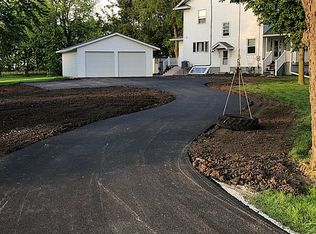 24240 Territorial Rd, Le Claire, IA 52753