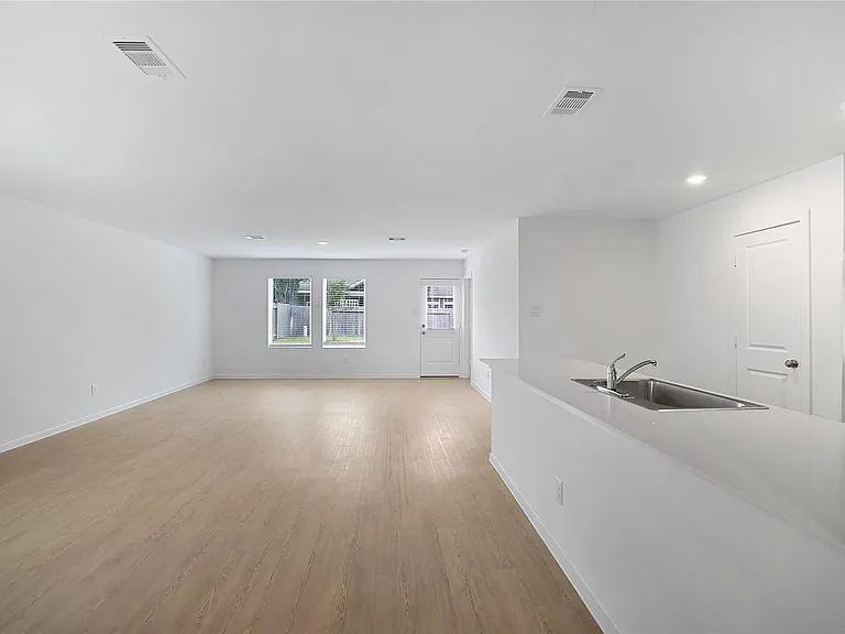245 Douglas Hills Dr — Photo 8