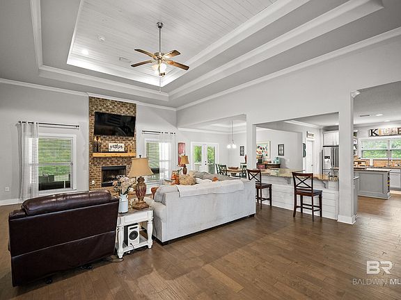 3rd image of 18511 Treasure Oaks Rd