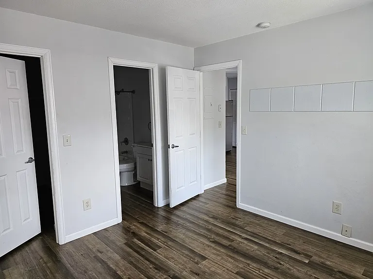 2514 E Monument St — Photo 6