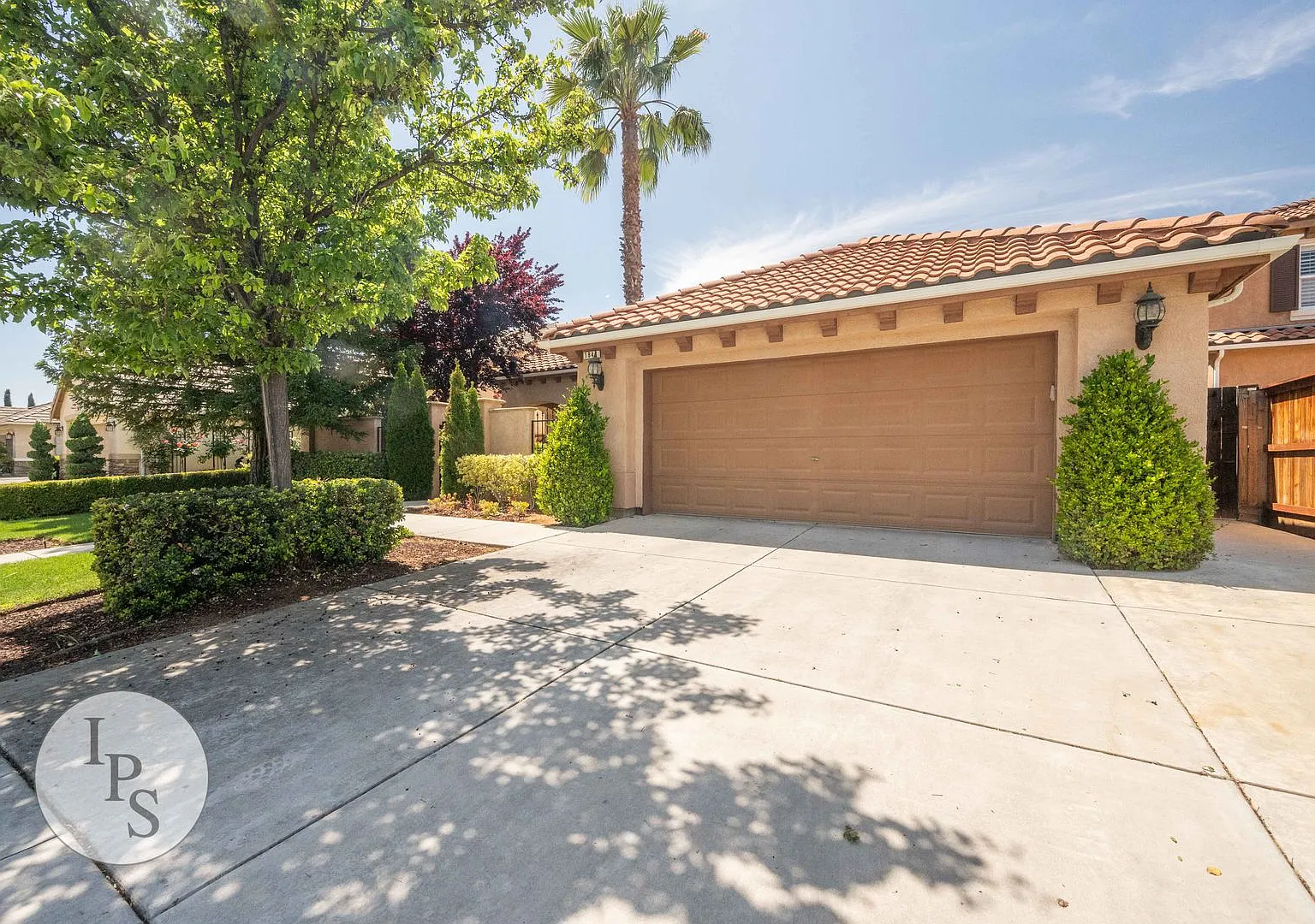 Clovis NorthEast Home, 3BR/2BA, Built 2006 - Lots of Amenities! — Photo 2