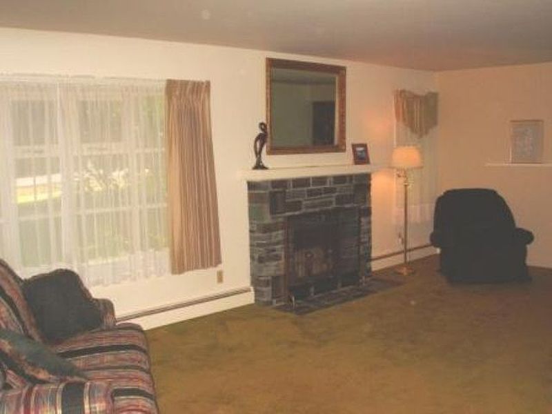 3rd image of 2333 N ROSENDALE Road