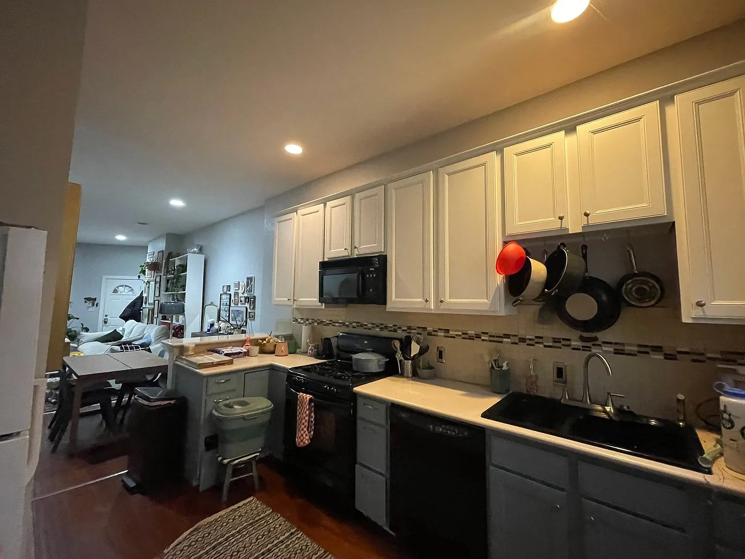 2 Bedroom, 1 Bathroom Row Home — Photo 4