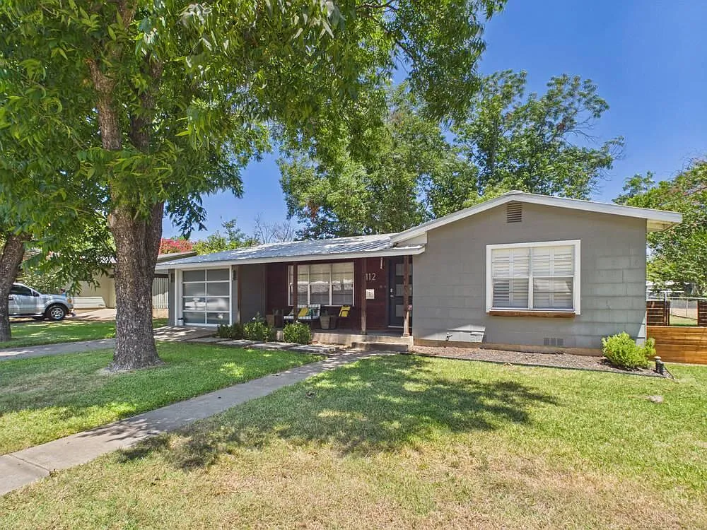 3 bed, 1713 sqft, $2,695 — Photo 2
