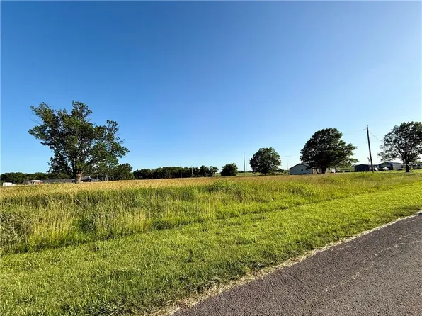 0 Park St, Cherryvale, KS 67335