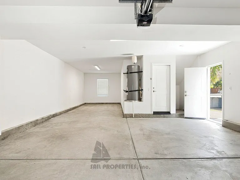 10910 Portsmouth St — Photo 17