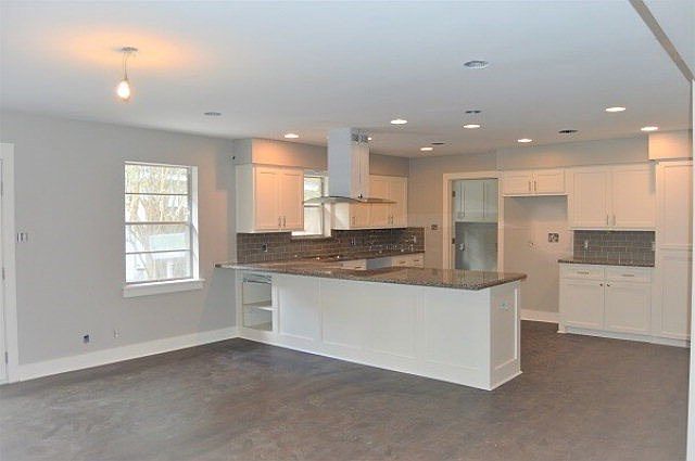 2nd image of 104 Nasturtium St