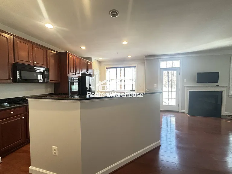 3511 Carriage Walk Ln — Photo 4