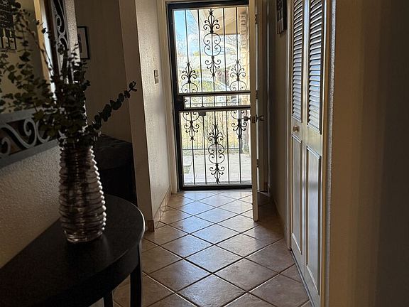 4th image of 102 MEADOW GLADE DR