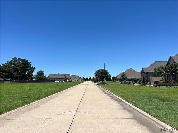 2nd image of 13 Laurelwood Dr
