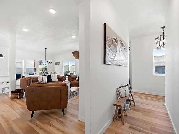 5th image of 4725 N Woodlawn Ln