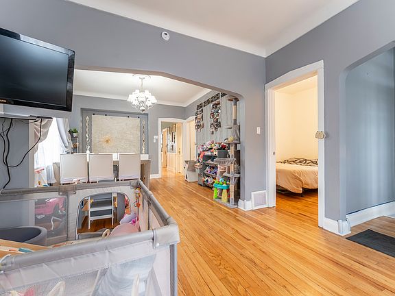 5th image of 2214 S 61st Ct