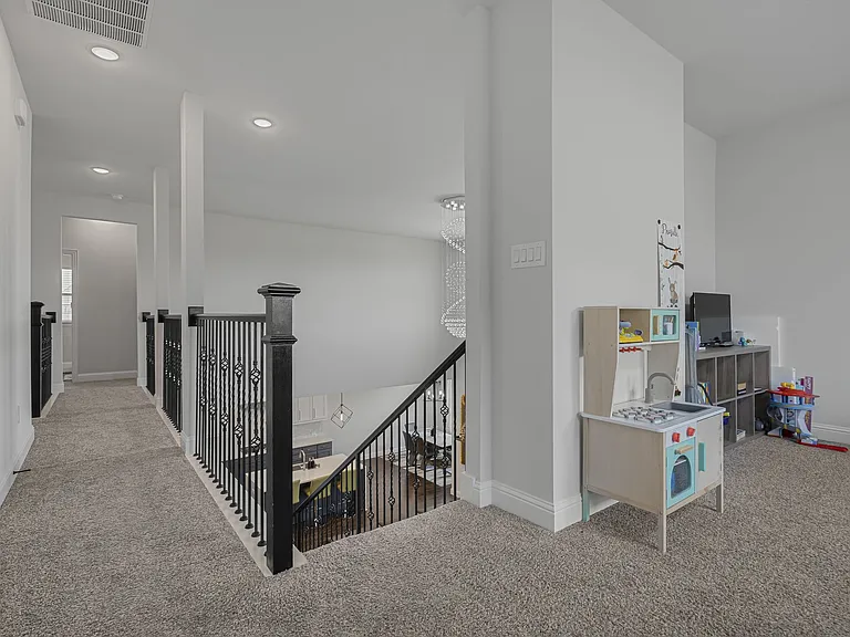 913 Gingham St — Photo 30