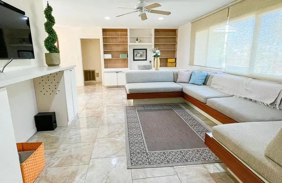1255 E Riviera Dr