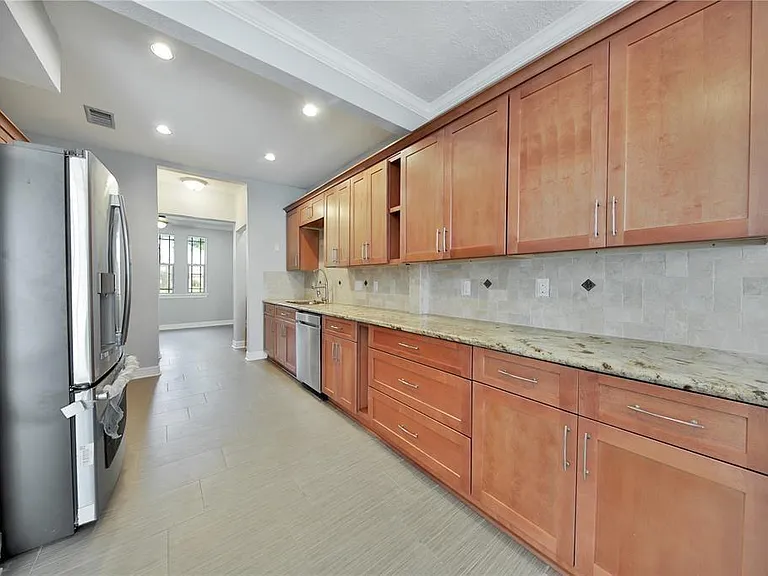 652 N Eldridge Pkwy — Photo 10