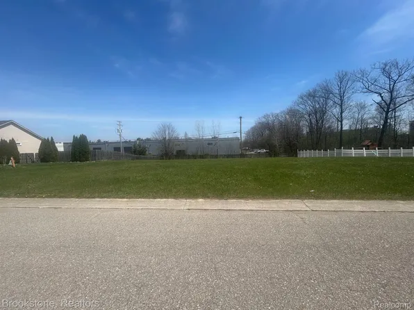 558 Boyd St, Pontiac, MI 48342