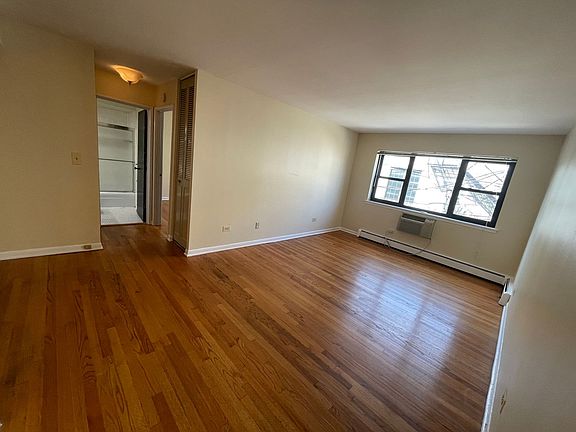 4th image of 3160 N Cambridge Ave APT 307