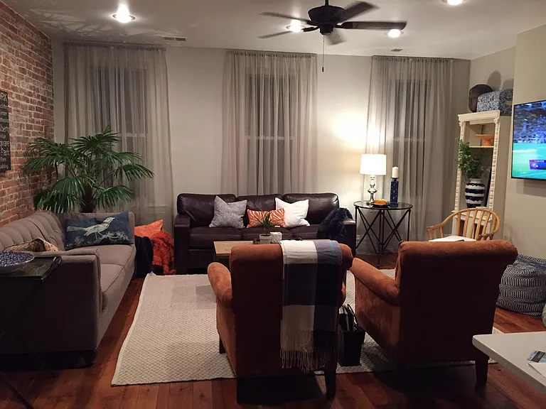 3944 Liberty Ave #2 — Photo 2