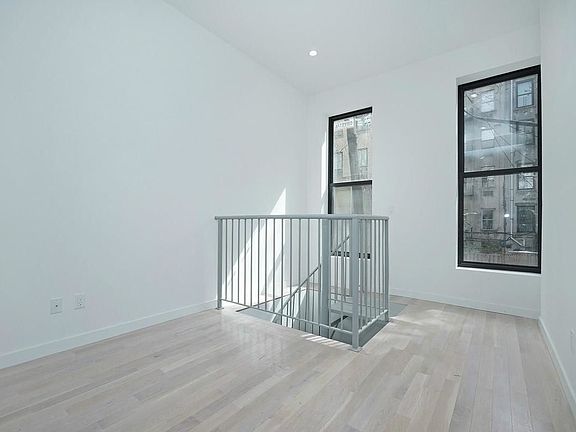 3rd image of 164 E 105th St APT 1A