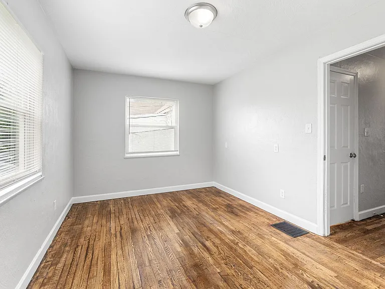 388-390 S Powell Ave — Photo 12
