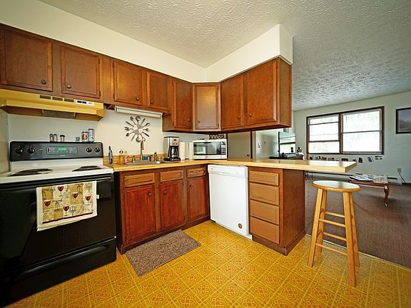 3rd image of 284 W 12th St