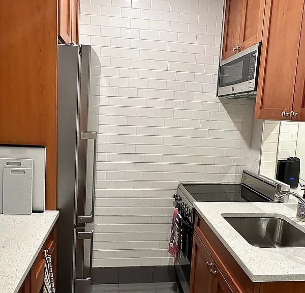 426 E 9th St #3B — Photo 3