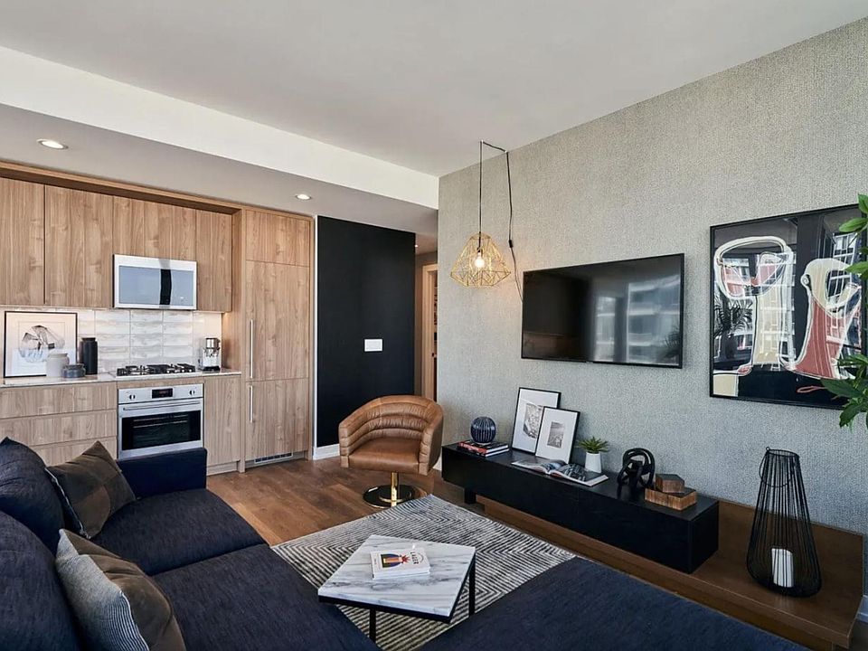 1st image of 940 N Orleans St #1206
