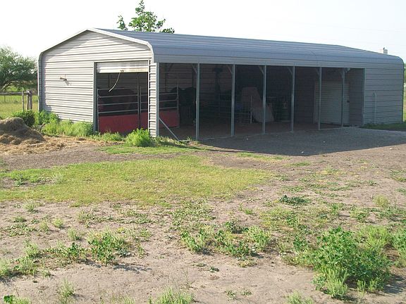4th image of 272 E County Road 303
