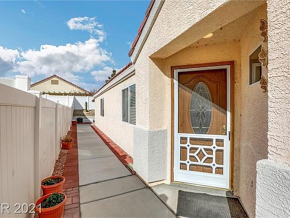 3rd image of 358 Loma Marsh Ct