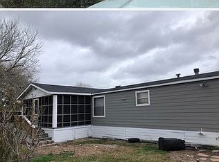 95 Bobby Ln, Port Lavaca, TX 77979