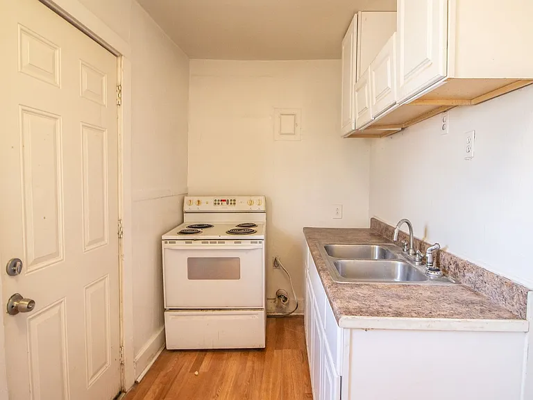 207 Temple Ave — Photo 14
