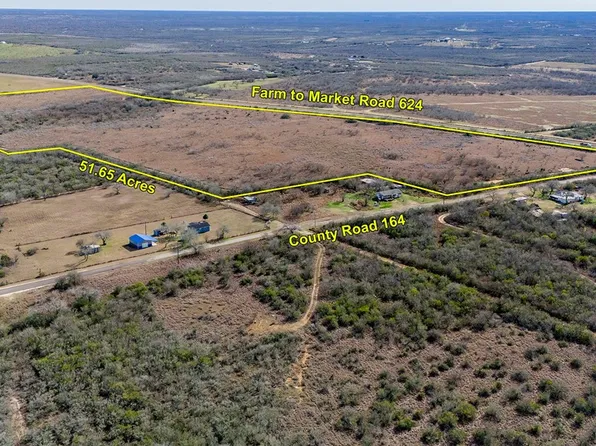 124 County Road 164, George West, TX 78022