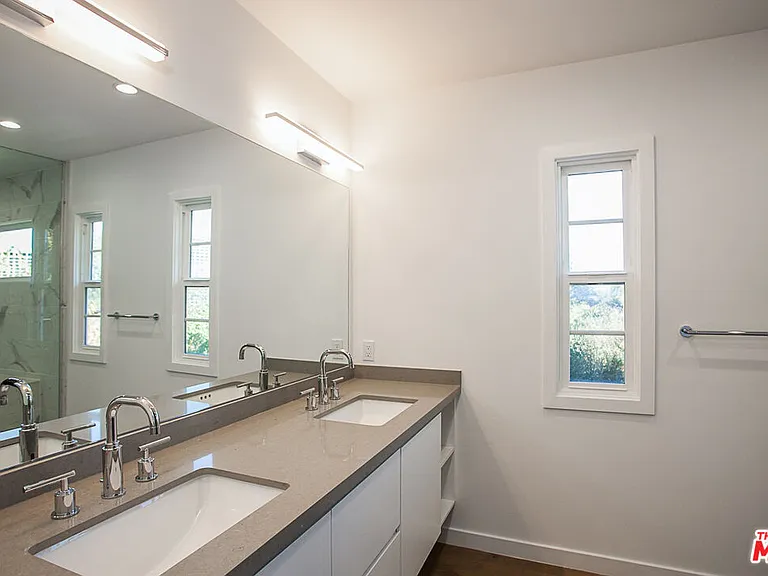 3751 Multiview Dr — Photo 26