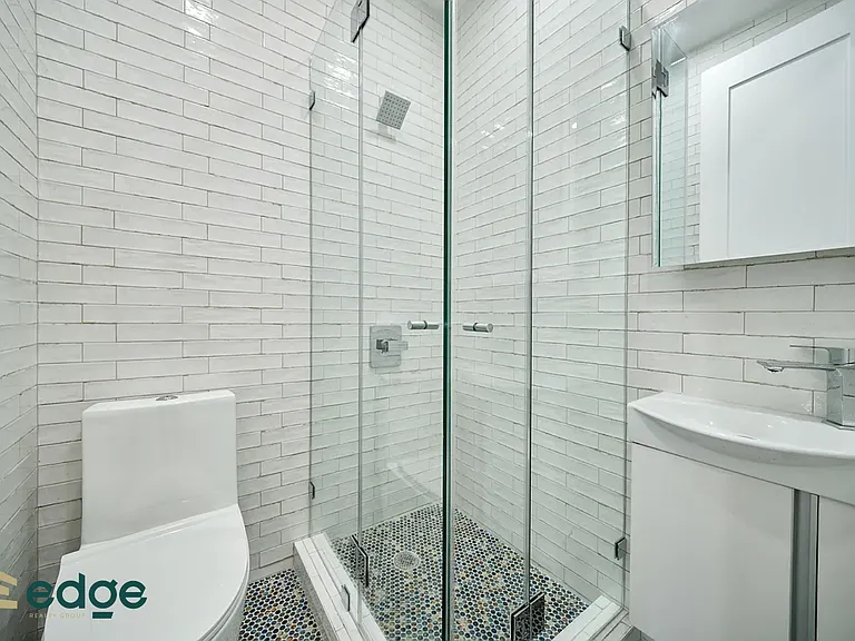 104 Graham Ave #2R — Photo 5